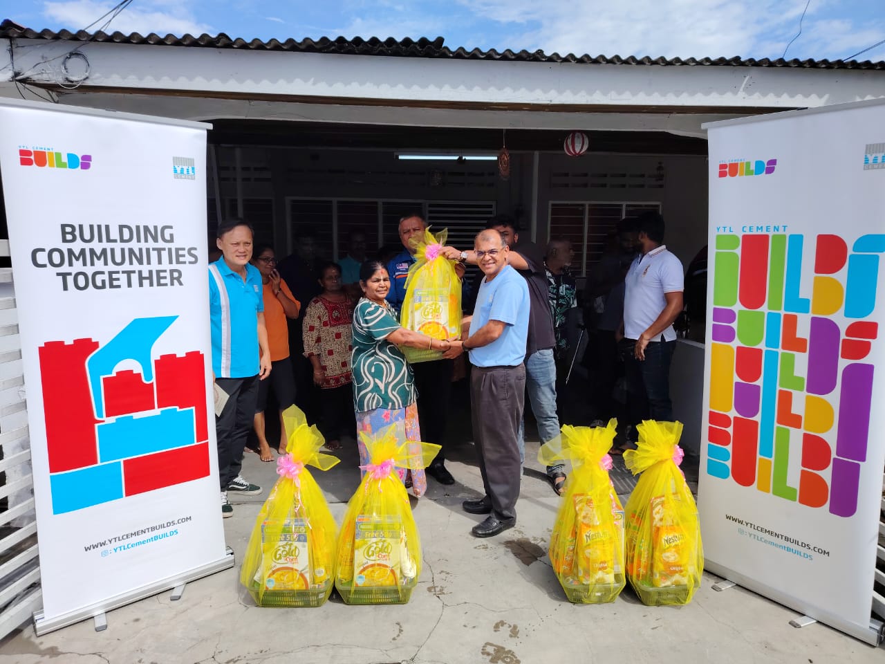 Deepavali Hamper Distribution: A Gift of Unity and Support for the Ladang Dovenby Community